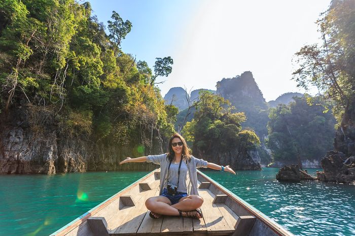 Dalam bahasa Inggris, selamat liburan disebut dengan happy holiday.