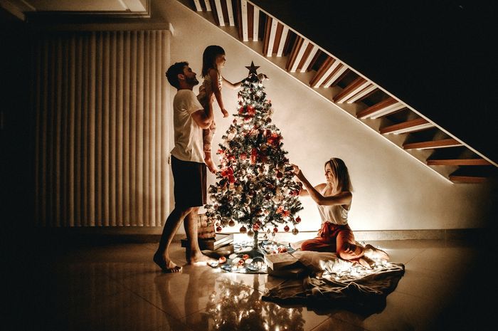 Natal dalam bahasa Inggris disebut dengan christmas.