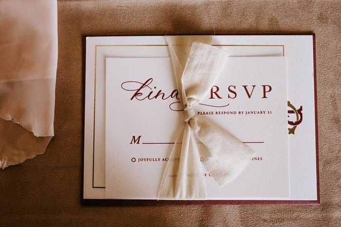Dalam bahasa Inggris, undangan disebut dengan invitation.
