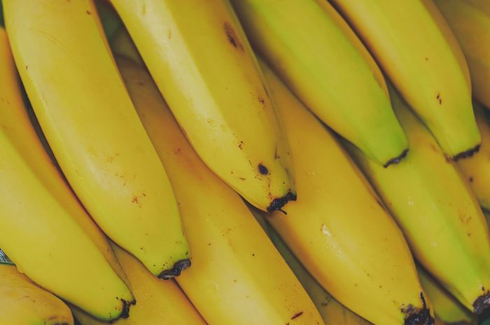 Buah yang mengandung serat paling tinggi adalah pisang.