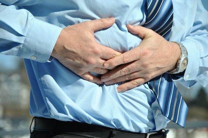 Hepatitis adalah penyakit menyerang organ hati yang terletak di rongga perut kanan bagian atas, tepat di bawah rusuk bagian kanan. 