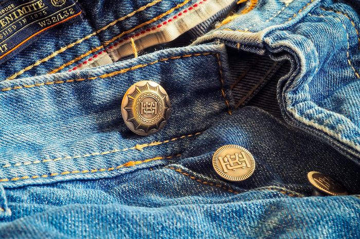 Membersihkan Celana Jeans 