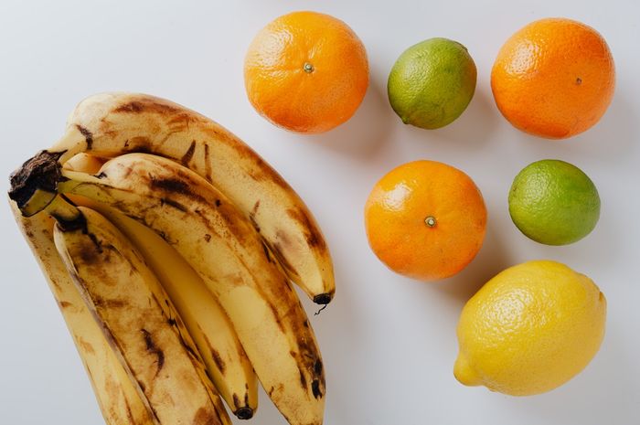 Agar lebih awet buah-buahan bisa disimpan di kulkas. Namun, ada beberapa tips yang bisa ditiru agar buah tidak cepat busuk dan lebih awet.
