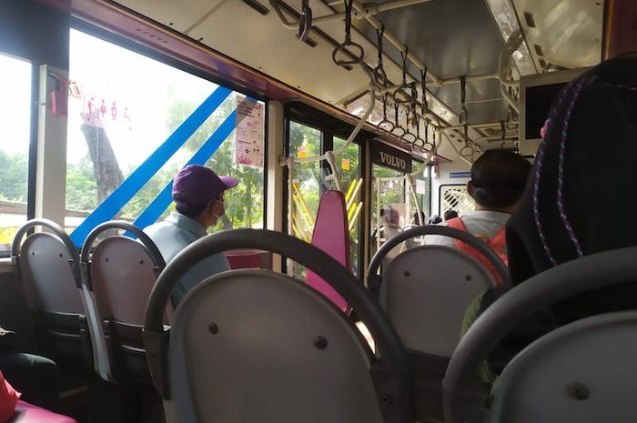 Dalam rangka HUT Jakarta ke-495, warga bisa keliling Jakarta dengan Transjakarta hanya dengan membayar Rp 1.