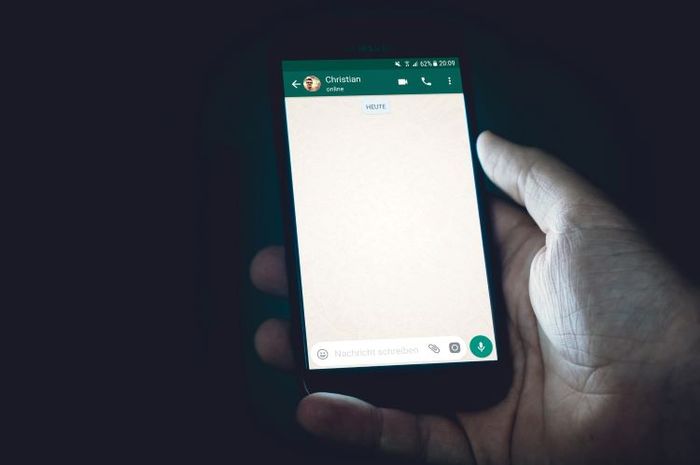 Fitur menyembunyikan foto profil dan terakhir dilihat dari orang tertentu ini tersedia di aplikasi WhatsApp terbaru.