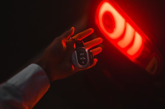Ada fitur pada kunci mobil yang jarang diketahui orang dan memudahkan pengguna mobil.