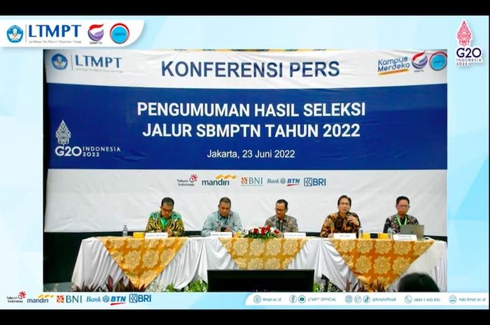 Di acara Konferensi Pers Pengumuman Hasil Seleksi Jalur SBMPTN Tahun 2022, LTMPT mengumumkan 10 nilai tertinggi yang diraih peserta.