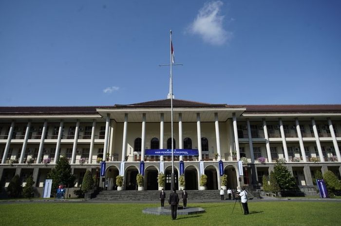 Pengumuman SBMPTN UGM 2022 bisa dilihat mulai pukul 15.00 WIB melalui tautan atau link mirror UGM.