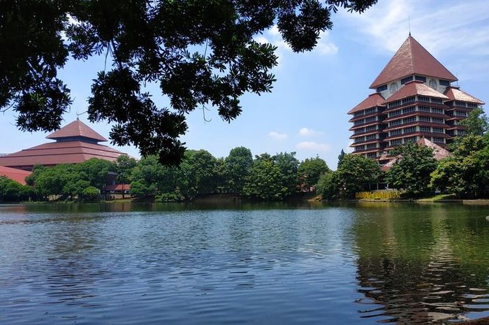 Seleksi penerimaan mahasiswa baru Universitas Indonesia dapat melalui jalur mandiri UI atau SIMAK UI.