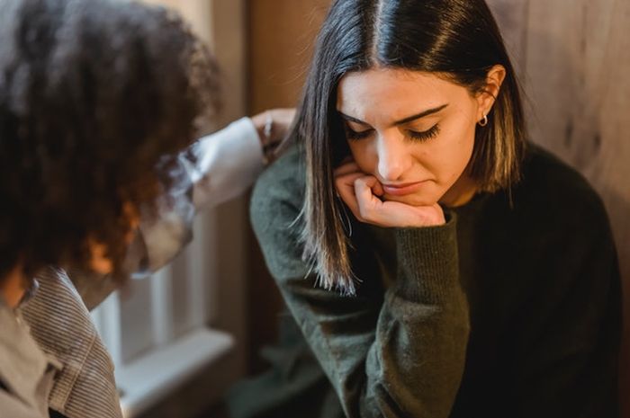 Dalam bahasa Inggris, empati disebut dengan empathy.