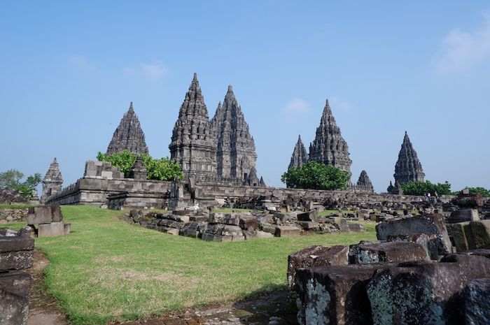 Candi Prambanan adalah salah satu candi di Yogyakarta yang bisa menjadi tujuan wisata.