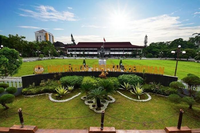 Biaya kuliah di Unsoed menggunakan sistem Uang Kuliah Tunggal yang terbagi menjadi delapan kelompok tingkatan.