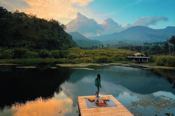 Balong adalah salah satu tempat di Garut yang menarik untuk dikunjungi bersama keluarga atau teman-teman.