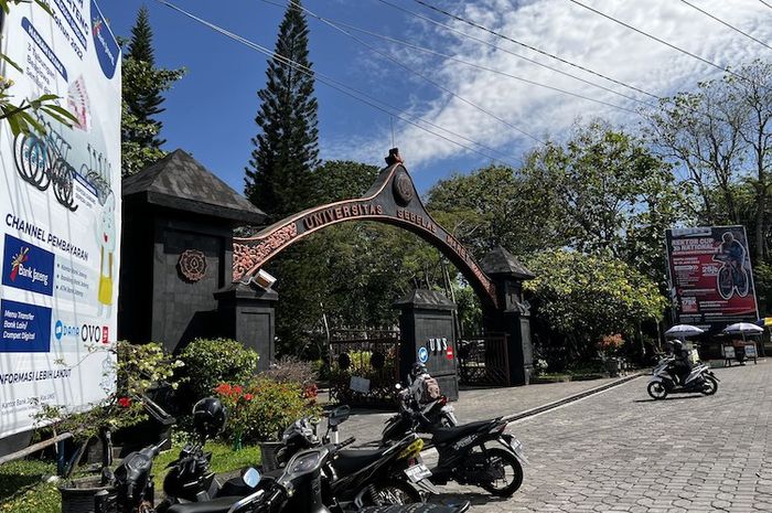 Biaya kuliah di Universitas Sebelas Maret sejak tahun 2013 sudah menggunakan sistem Uang Kuliah Tunggal.