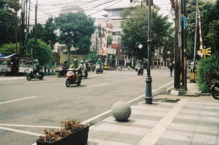 Stratifikasi sosial dalam kehidupan masyarakat berbagi menjadi tiga sifat sistem.