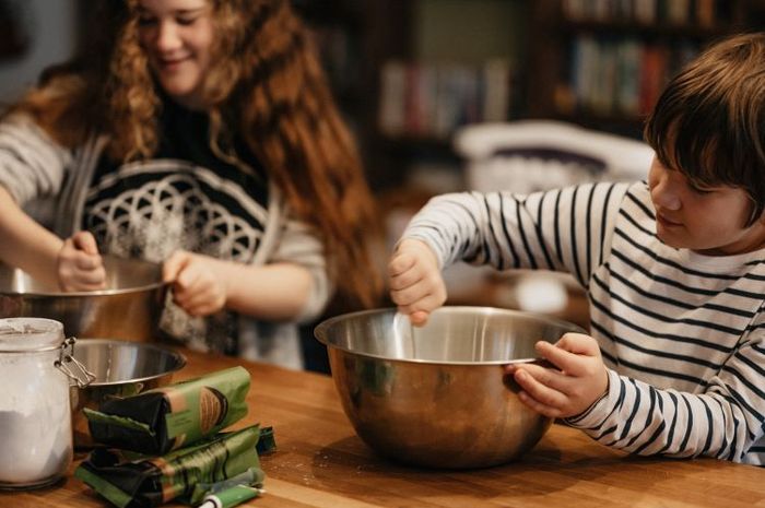 Kegiatan memasak atau cooking merupakan salah satu kegiatan sehari-hari di rumah atau disebut dengan daiky activities in the home.