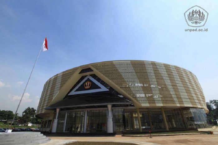 Biaya kuliah di Unpad sejak tahun 2013 sudah menggunakan sistem Uang Kuliah Tunggal atau UKT.