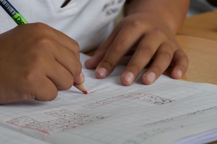 Bilangan cacah adalah salah satu macam bilangan dalam matematika yang bisa dibaca dan ditulis dengan nilai tempat.