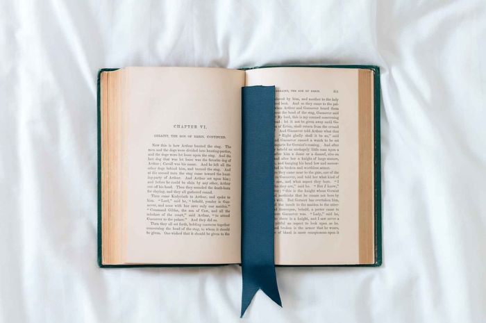 Dalam bahasa Indonesia, legend story disebut dengan teks cerita legenda.