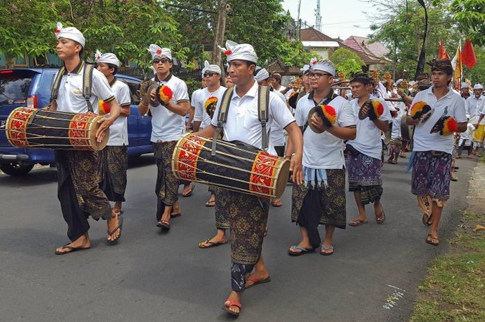 Setiap warga negara Indonesia memiliki hak dan kewajiban yang sesuai dengan Pancasila.