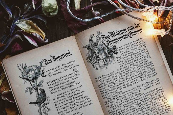 Pada buku Bahasa Inggris kelas 11 SMA Kurikulum Merdeka terdapat soal pemahaman mengenai fairy tale.