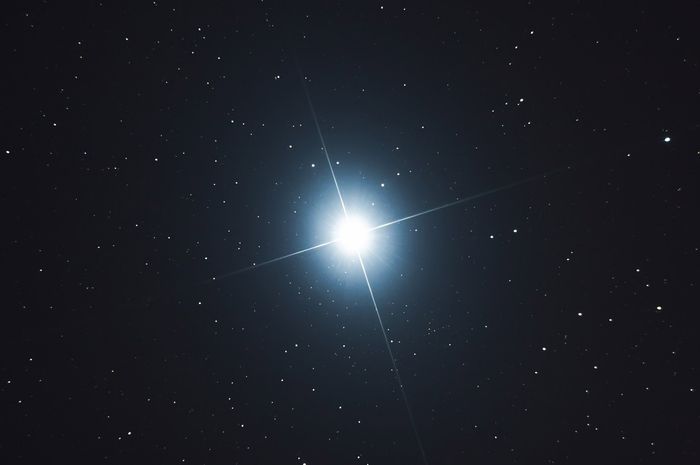 Sirius merupakan bintang paling terang di tata surya.