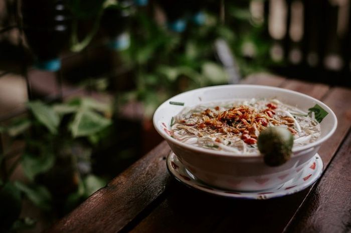 Pada buku Kurikulum Merdeka English for Nusantara kelas VII halaman 86, terdapat soal yang membahas cara membuat bubur instan.