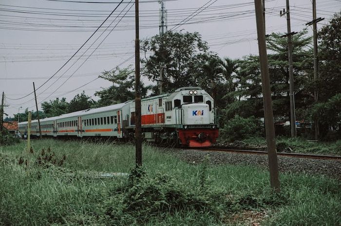 Tahun 1864 menjadi awal mula sejarah kereta api di Indonesia.
