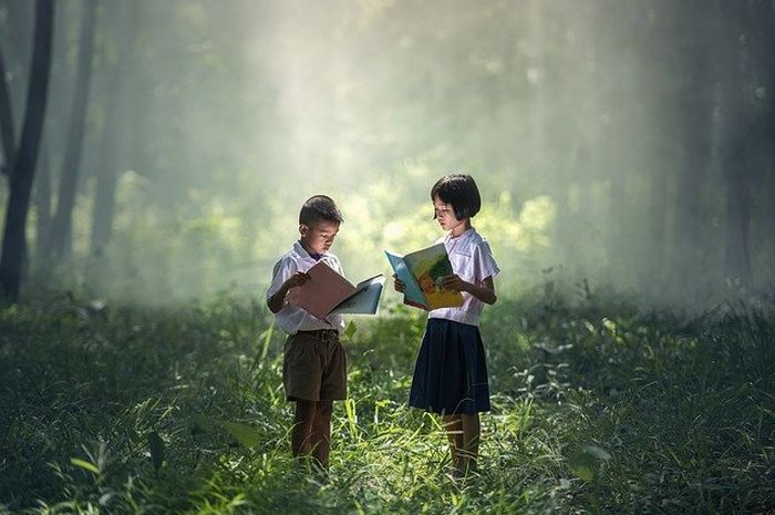 Terdapat soal direct and indirect speech, buku Bahasa Inggris Kurikulum Merdeka kelas XI (SMA) Unit 3 halaman 94, materi 'Fantasy'.