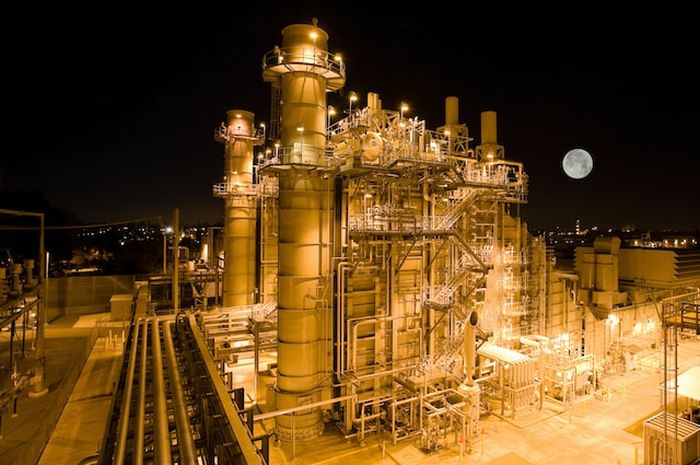 Berdasarkan sumber energinya, terdapat berbagai macam jenis pembangkit listrik.