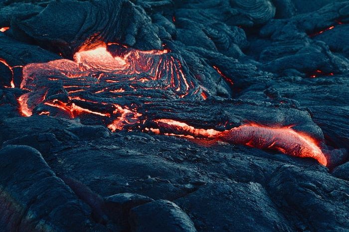 Terjadinya gunung berapi dibarengi dengan beberapa hal, salah satunya lahar dingin.