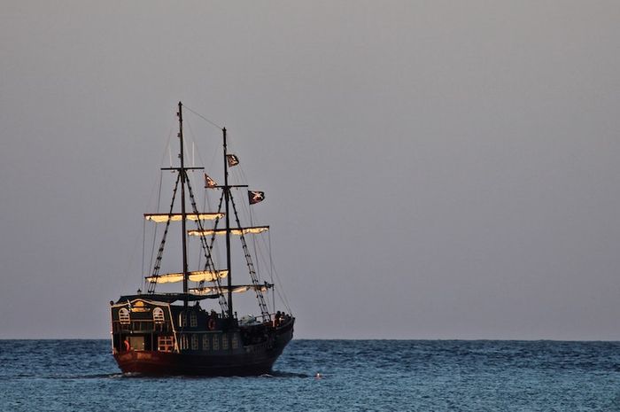 Kekuatan armada laut menjadi salah satu unsur yang harus dikuasai agar sebuah kerajaan mampu menjadi kerajaan maritim.