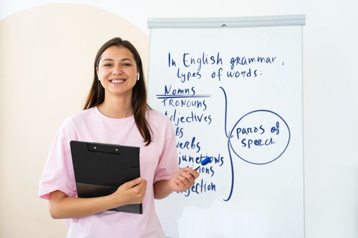 Past perfect continuous tenses  digunakan untuk menceritakan kejadian yang dimulai, terjadi, dan juga selesai dalam periode waktu di masa lalu.