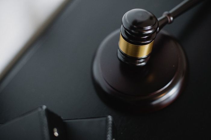 Perlindungan hukum dibagi menjadi dua bentuk, yaitu perlindungan hukum preventif dan represif.