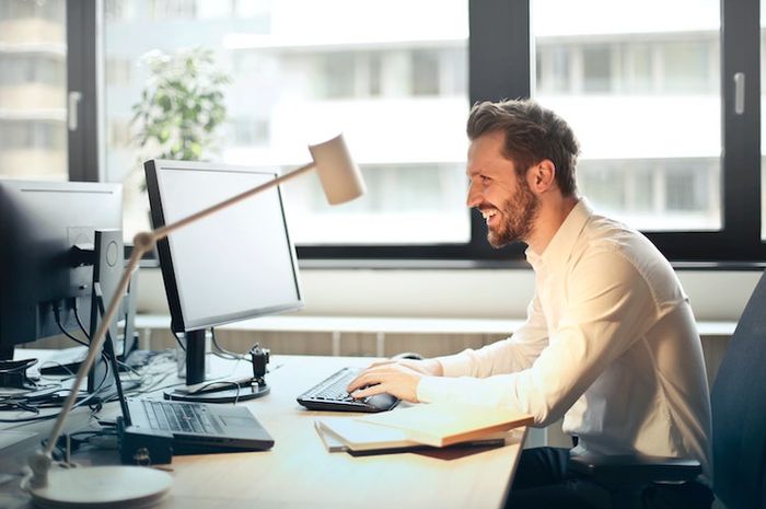 Komputer personal atau PC merupakan salah satu jenis-jenis komputer.