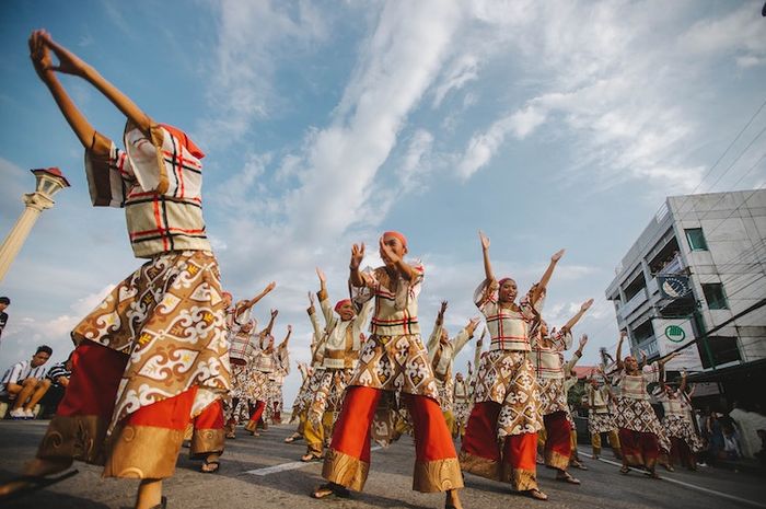 Setiap negara di dunia memiliki kearifan budayanya sendiri-sendiri sebagai bentuk identitas negaranya.