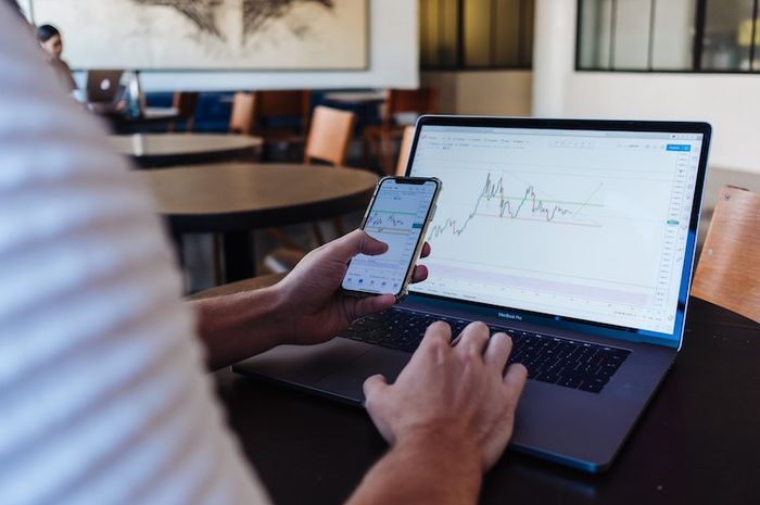 Saham biasa termasuk sebagai jenis-jenis saham.