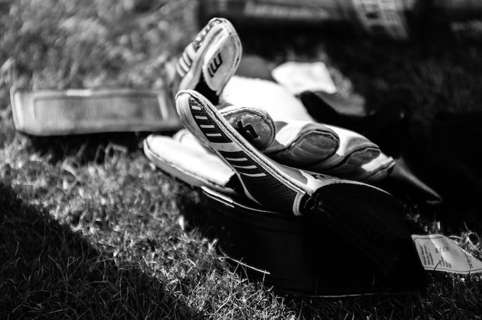 Sarung tangan adalah salah satu alat yang penting digunakan pemain sepak bola, terkhusus bagi penjaga gawang.
