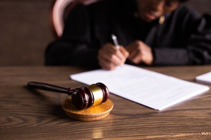 Hukum perdata merupakan salah satu jenis dari hukum privat yang mengatur hubungan antarindividu.