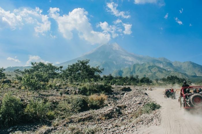 Terdapat soal-soal teka-teki silang tentang teks Anak-Anak Merapi di buku Bahasa Indonesia Kurikulum Merdeka kelas IV, halaman 147.