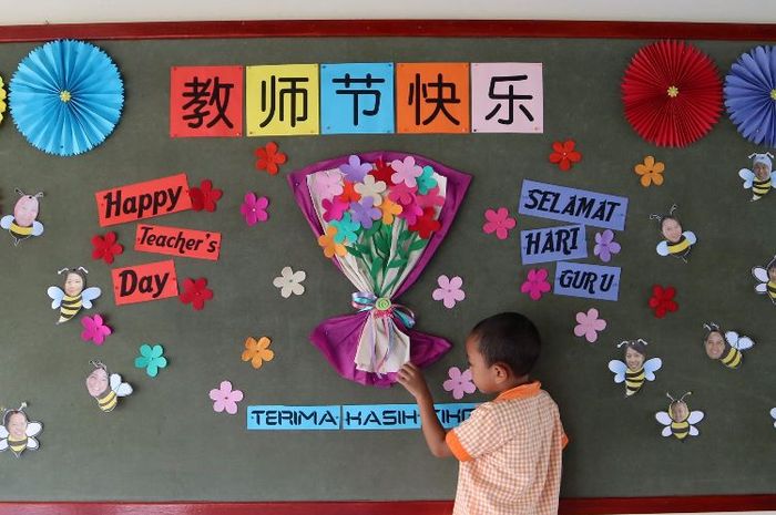 Guru memiliki panggilan yang berbeda dalam berbagai bahasa di dunia.