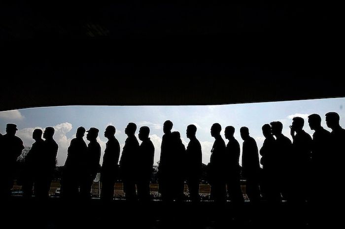 Meningkatkan kualitas kehidupan masyarakat di daerah merupakan salah satu bentuk kewajiban pemerintah daerah. 