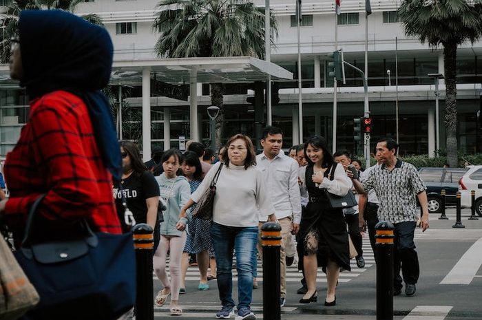 Kontak sosial dan komunikasi sosial merupakan dua syarat terjadinya interaksi sosial.