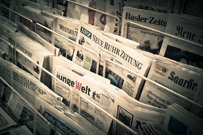 Koran merupakan salah satu media yang digunakan untuk menyampaikan teks berita.