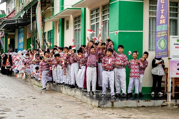 Bela negara merupakan hal yang penting bagi warga negara, dari mulai anak-anak sampai orang dewasa.