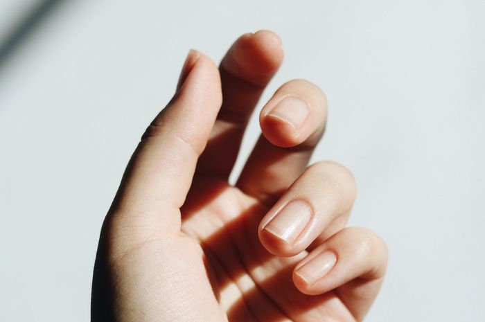 Kuku manusia terbuat dari keratin.