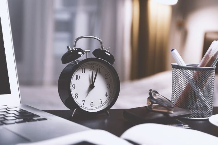 Time expressions digunakan sebagai penanda waktu suatu tenses.