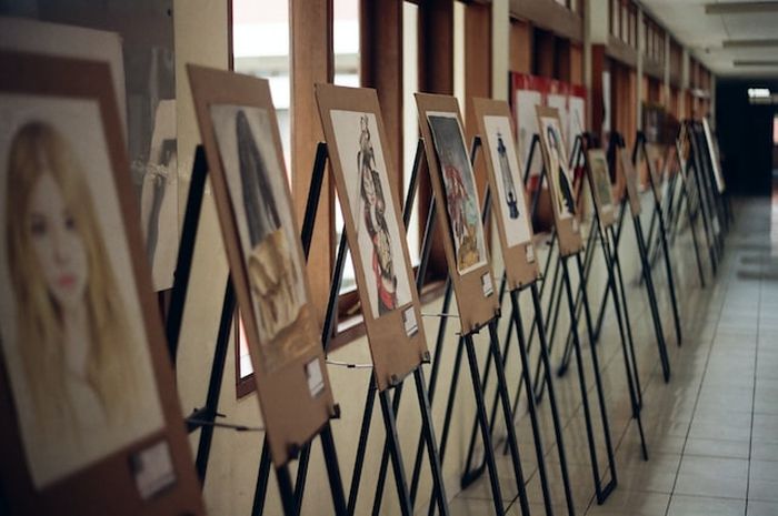 Pemahaman akan perencanaan, pelaksanaan, dan pelaporan pameran seni rupa perlu dipahami sebelum membuat pameran seni rupa.