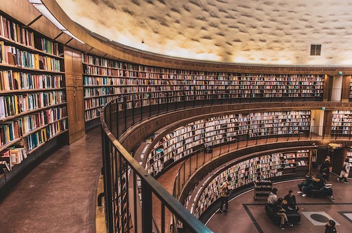 Library merupakan istilah bahasa Inggris dari perpustakaan.