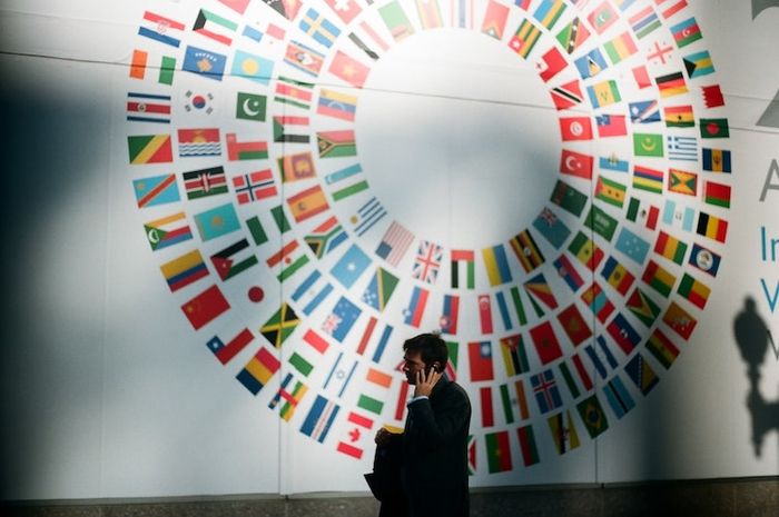 Negara perlu melakukan kerja sama dalam bentuk hubungan internasional karena adanya faktor internal dan eksternal.